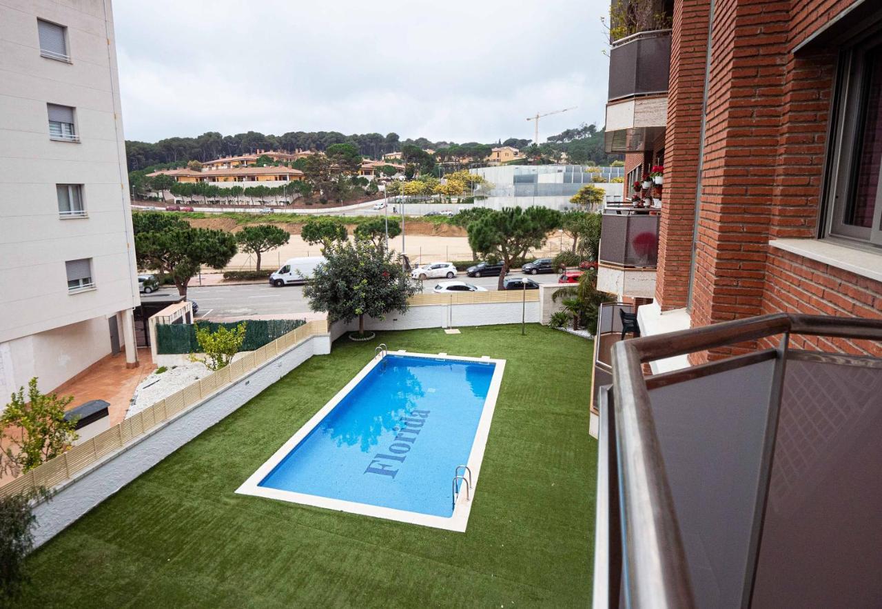 Two Bedroom Stylish Studio, 5 Minutes Walk From The Beach Lloret de Mar Exterior foto
